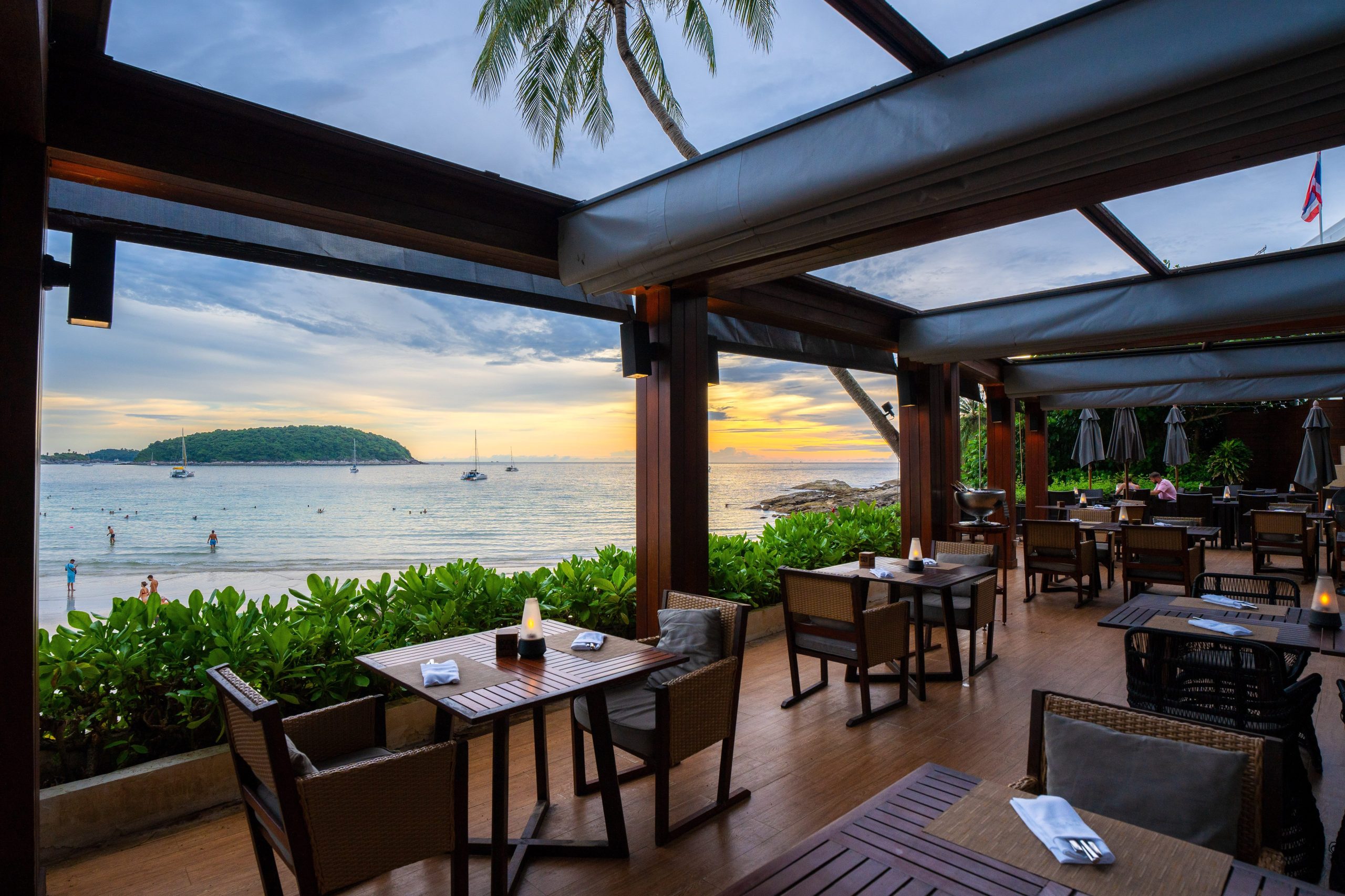 dphuket restaurant scaled
