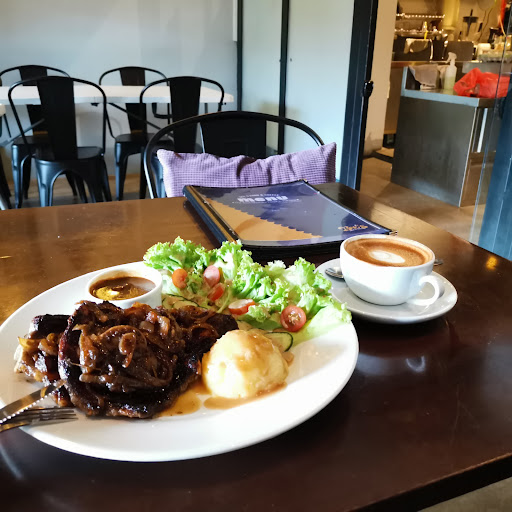 Bee's Food & Coffee