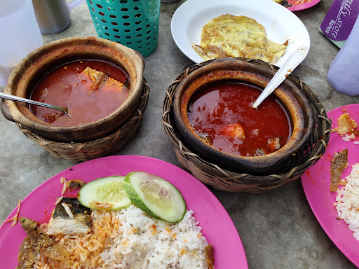 JUNI'S MEKAR KITCHEN