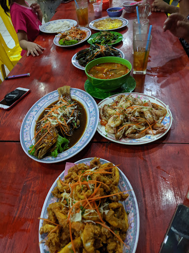 Restoran ikan bakar Kuala Sungai Baru Melaka