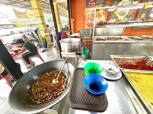 Restoran pak man kari kepala ikan