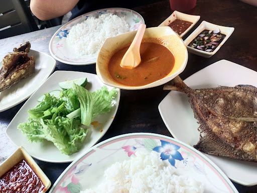 Restoran Bawal Goreng Pokok Cheri