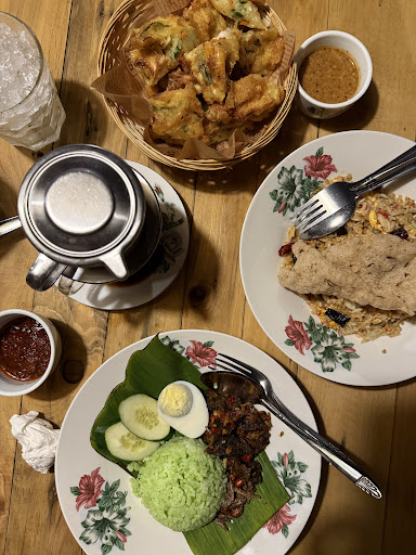 Ghomah Makan Kome