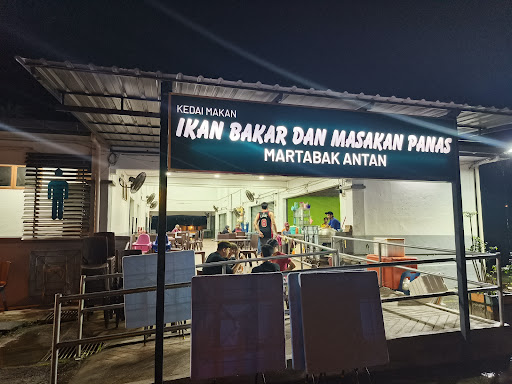 Kedai Makan Ikan Bakar & Masakan Panas (Martabak Antan)