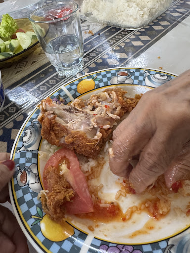 MUIZ HOT CHICKEN RESTAURANT MUAR