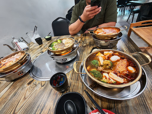 Ding Ji HotPot 鼎級麻辣火鍋