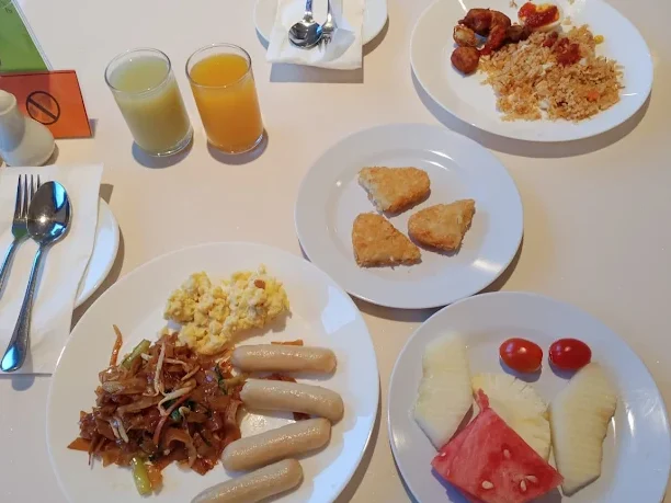 makanan sarapan pagi di batu ferringhi